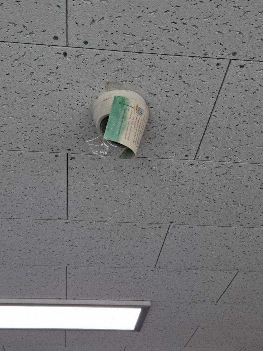 부천시선거관리위원회 사무국장실에 설치된 CCTV가 종이로 가려져 있는 모습. /페이스북