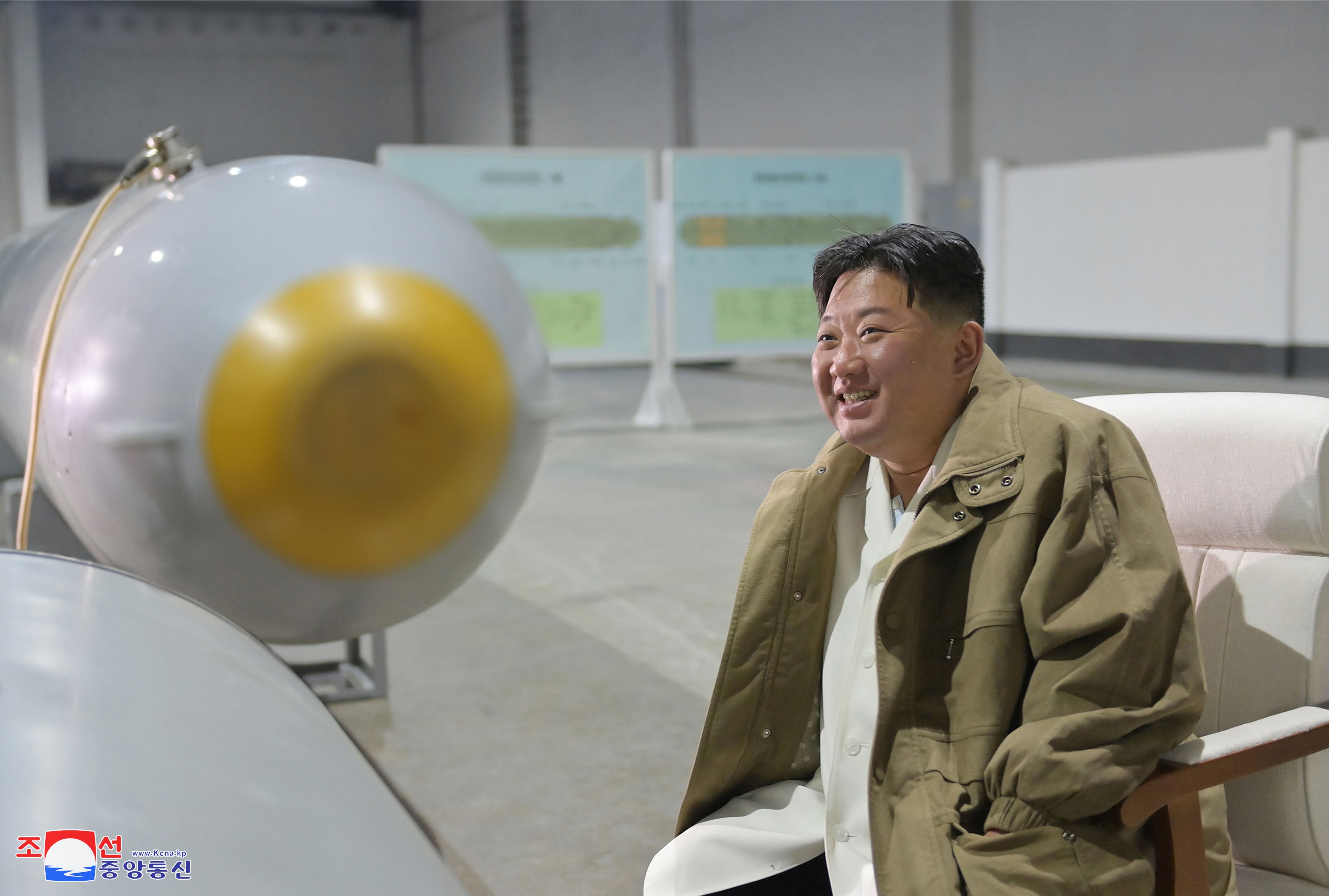 북한은 지난 21~23일 김정은 국무위원장이 참관한 가운데 '핵무인수중공격정' 수중폭발 시험과 전략순항미사일 핵탄두 모의 공중폭발시험을 각각 진행했다고 밝혔다. /조선중앙통신 연합뉴스