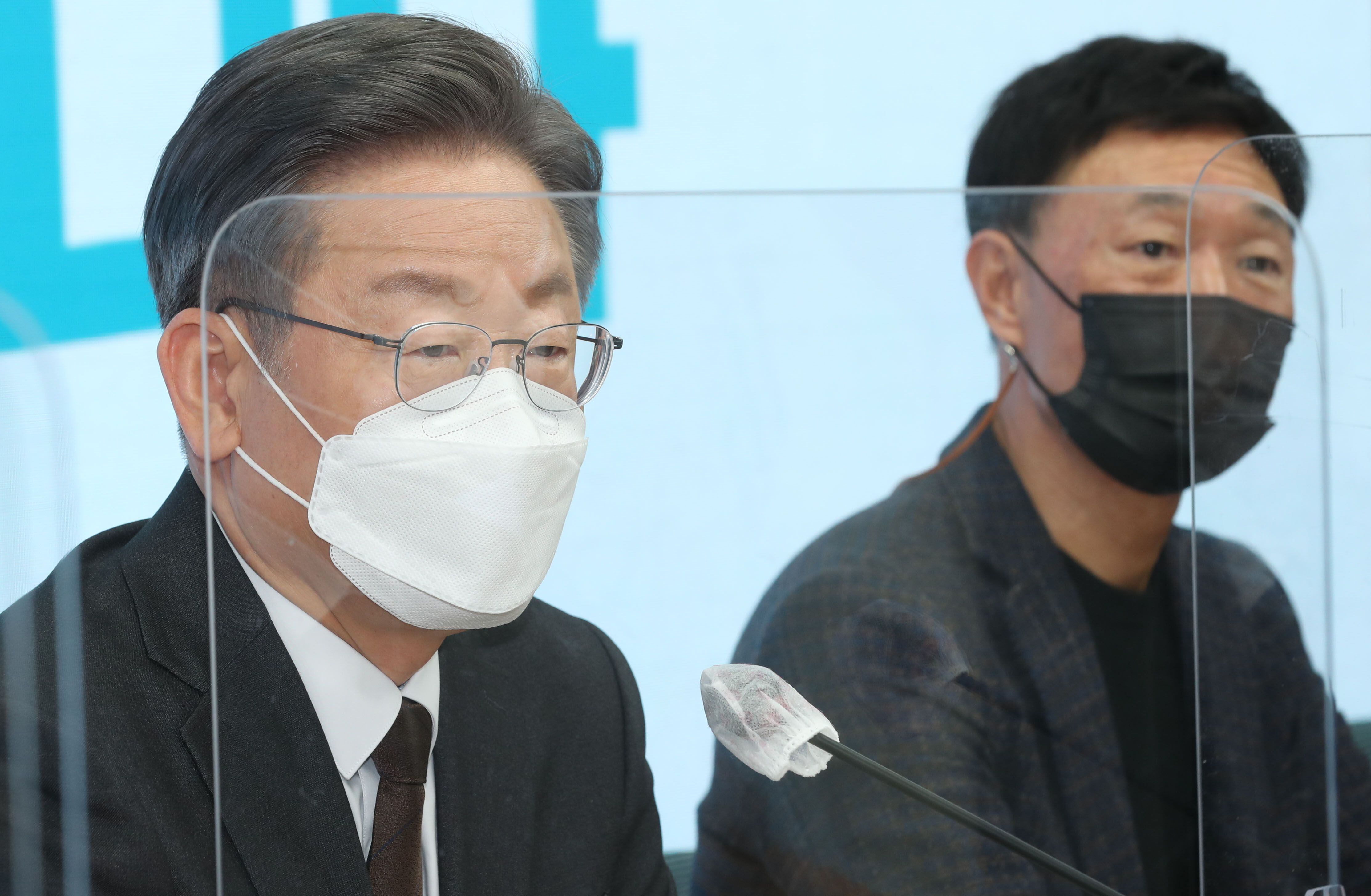 이재명 더불어민주당 대선후보(왼쪽), 김영희 홍보소통본부/ 국회사진기자단