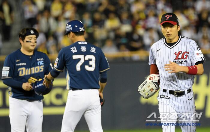 1일 잠실구장에서 열린 LG 트윈스와 NC 다이노스의 경기. 6회초 2사 만루 NC 권희동 안타성 타구를 LG 중견수 박해민이 잡아낸 뒤 더그아웃으로 향하고 있다. 잠실=박재만 기자 pjm@sportschosun.com/2025.10.01