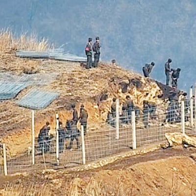北, 군사분계선 넘어와 ‘지뢰밭’ 만들고 있다