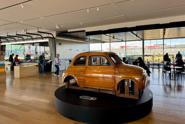 ÇdzªÄÚÅ×Ä« ¾Æ±×³Ú¸®(Pinacoteca Agnelli) ¹Ì¼ú°ü ³»ºÎ. ÇÇ¾ÆÆ®ÀÇ ¸ñÀçÁÖÇüÀÌ Àü½ÃµÇ¾î ÀÖ´Ù. /¹ÚÁø¹è ´º¿å FIT ±³¼ö, ¸¶À̴ֹ̾ëÇб³ ¸í¿¹¼®Á±³¼ö