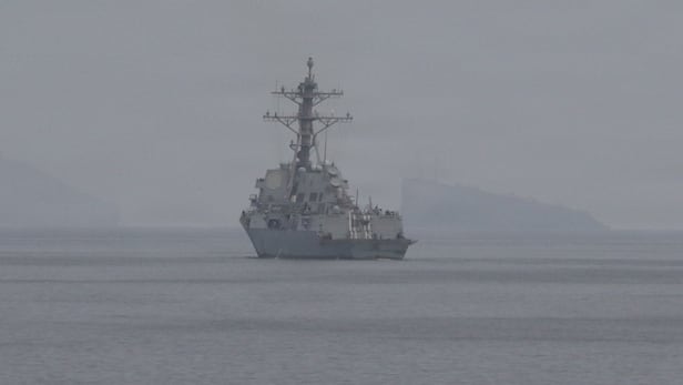 미 중부사령부가 11일 호르무즈 해협 기뢰 제거 작전에 투입됐다고 밝힌 미 해군 구축함./미 중부사령부