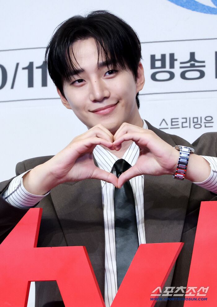 1일 서울 구로구 더링크호텔에서 열린 tVN 새 주말드라마 '태풍상사'의 제작발표회, 이준호가 포토타임을 갖고 있다. 허상욱 기자wook@sportschosun.com/2025.10.01