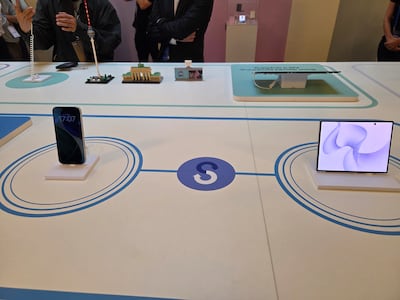 삼성 전시관에 아이폰17 프로가?… 경쟁사 제품 올려놨다, 왜?