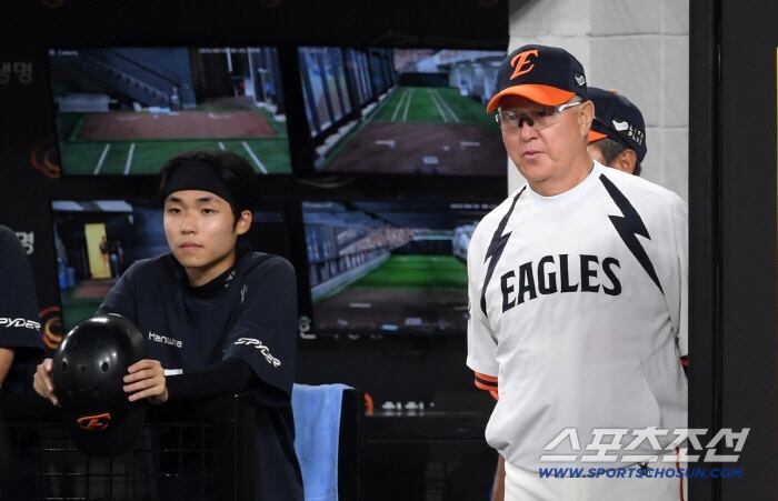 26일 대전 한화생명볼파크에서 열린 한화 이글스와 LG 트윈스의 경기. 한화 김경문 감독이 경기를 지켜보고 있다. 대전=박재만 기자 pjm@sportschosun.com/2025.09.26
