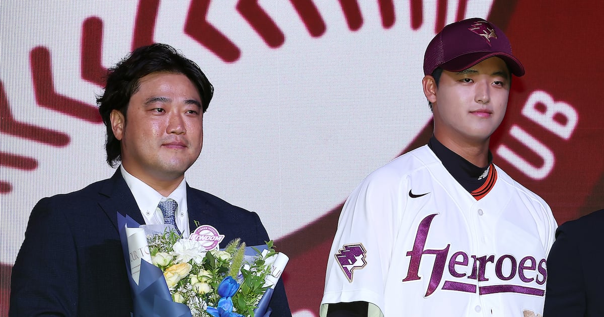 박준현과 박석민 코치가 함께 서 있는 모습