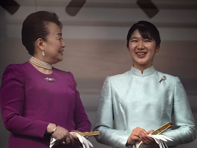 천황의 36촌까지 찾아야 하는데도...日 ‘남자만 천황’ 법안 개정안 통과