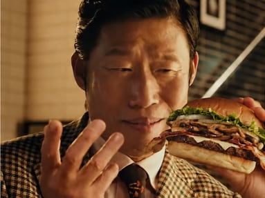 “유해진 햄버거 안 먹을래요”… 불매운동으로 번진 암살자(들)