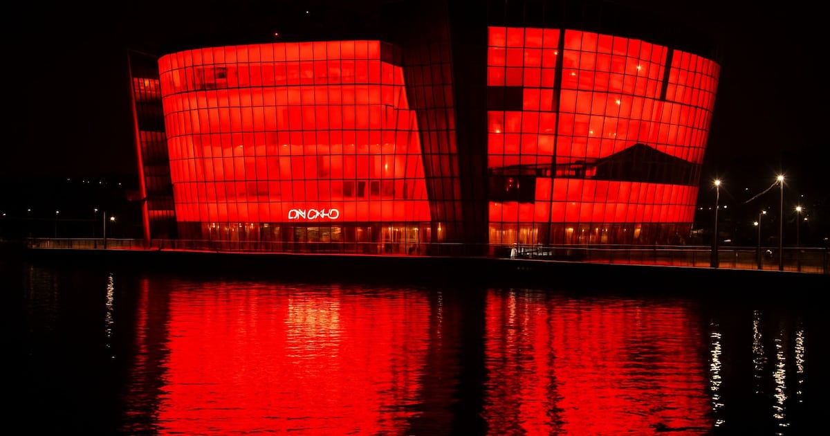 BTS 공연 붉은색 논란 관련 이미지