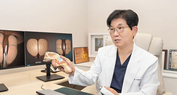 강남유로비뇨의학과의원 이무연 원장은 “최소 침습 시술은 전신마취가 필요 없고, 절개도 하지 않기 때문에 전신질환이 있는 전립선비대증 환자에게 최적의 선택”이라며 “항응고제를 복용해도 대부분 시술이 가능하다”고 말했다. /정하림 헬스조선 객원기자
