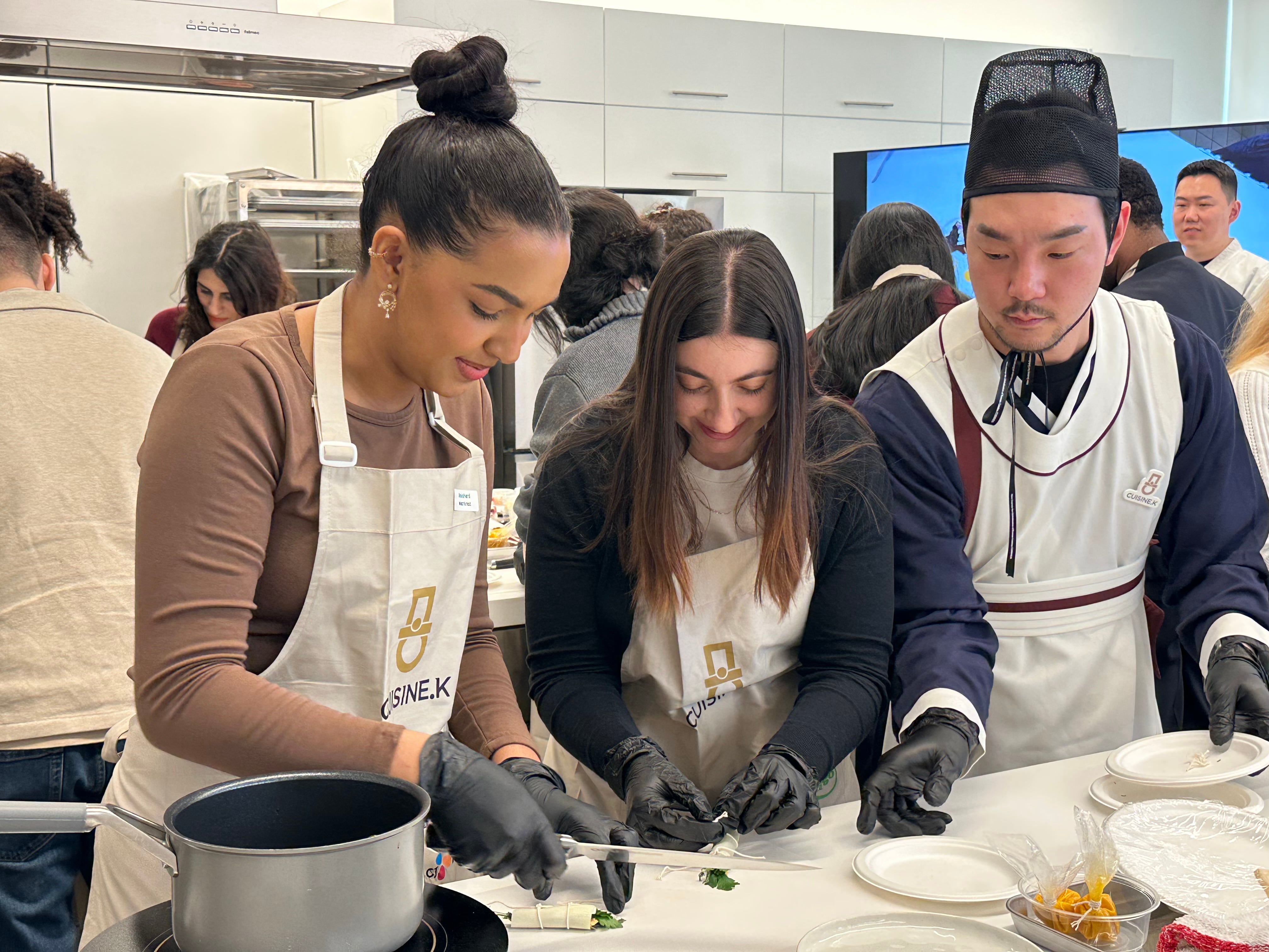 인천탐정사무소 서울탐정사무소 – 뉴욕 한복판에서 펼쳐진 한국 음식 배우기 열풍 “제가 만든 갈비찜 어때요?”
