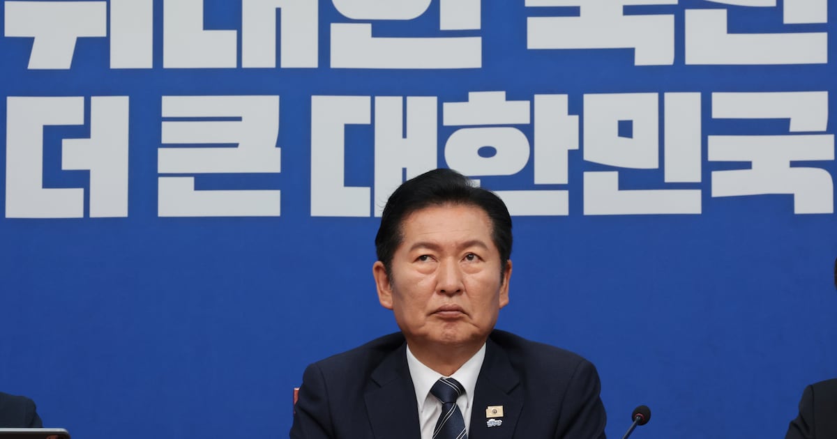 사퇴 발표 며칠 앞두고 당직자 무더기 승진·인사 단행해 뒤집어진 민주당