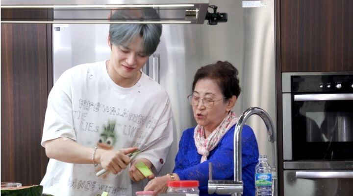김재중 “아버지 부도 후 폐암…항암치료·엄마식단 완치” – 폰테크 달인