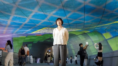 222m DDP 외벽이 화폭으로… 빛으로 다시 태어난 유영국의 山
