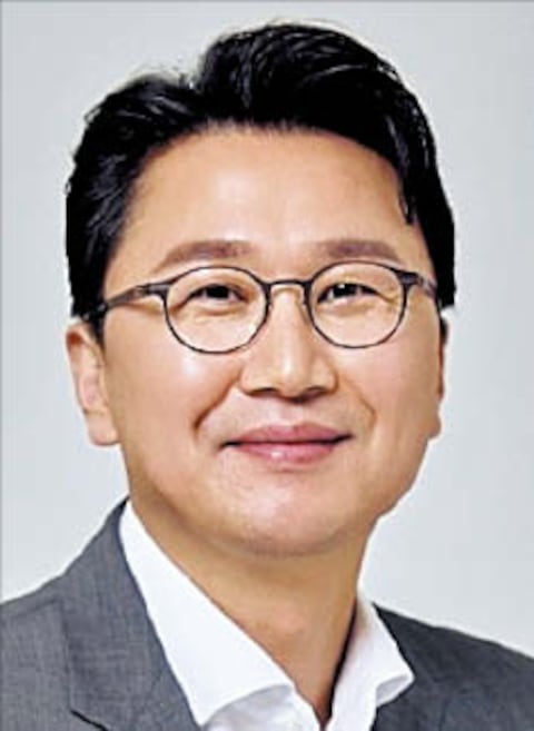 CEO를 양아들로 삼아 경영권 맡겨… 세라젬, 혈연 관계보다 전문성 중시