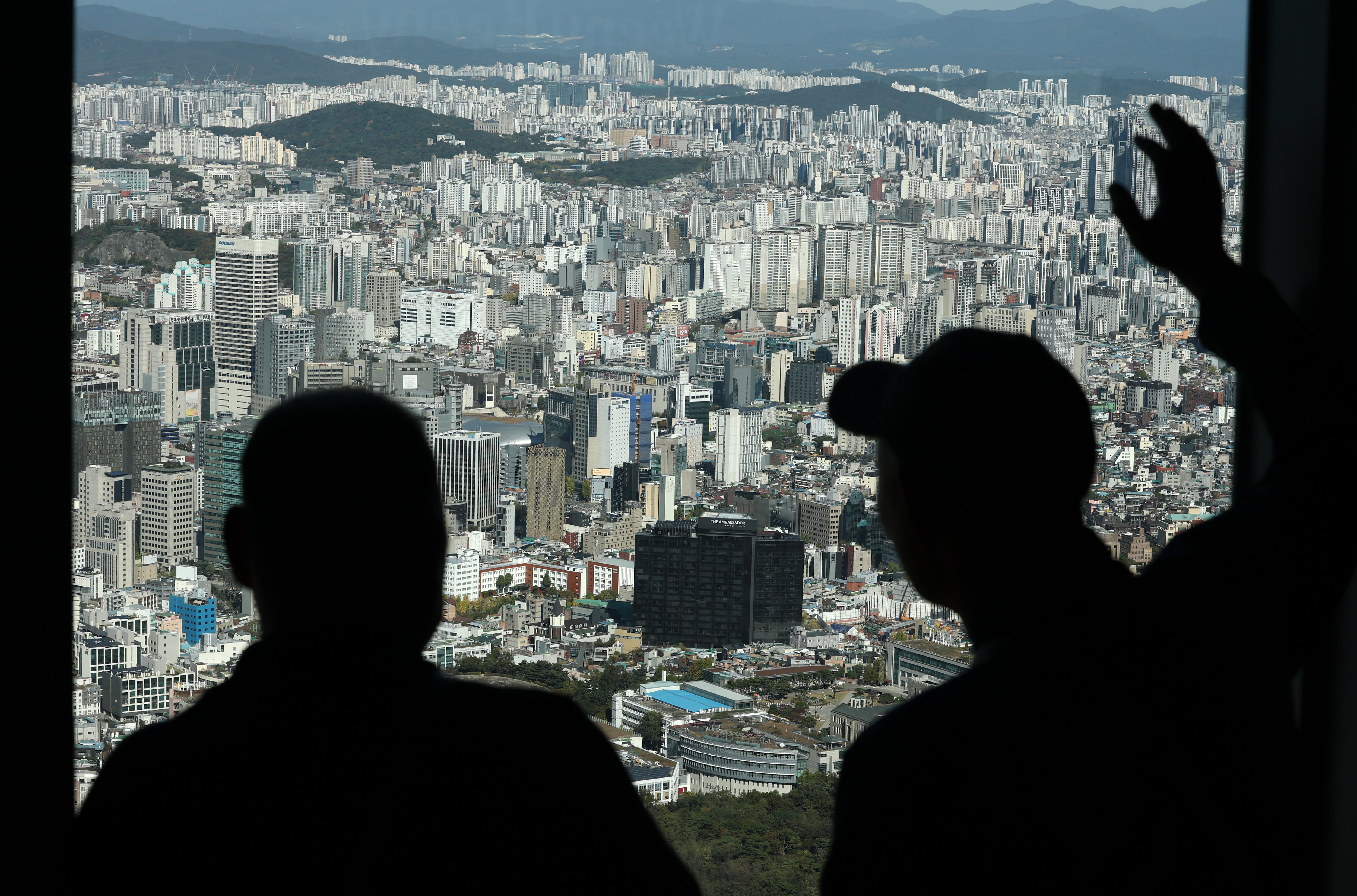 서울 용산구 N서울타워에서 바라본 서울 도심의 아파트 단지./뉴시스