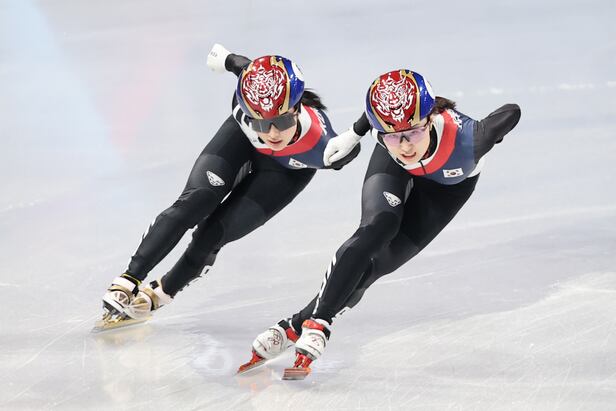 <YONHAP PHOTO-3092> 치열한 레이스 펼치는 김길리와 최민정
(밀라노=연합뉴스) 서대연 기자 = 20일(현지시간) 이탈리아 밀라노 아이스스케이팅 아레나에서 열린 2026 밀라노ㆍ코르티나담페초 동계올림픽 쇼트트랙 여자 1,500m 결승에서 김길리와 최민정이 나란히 질주하고 있다. 2026.2.21
dwise@yna.co.kr/2026-02-21 07:55:10/
<저작권자 ⓒ 1980-2026 ㈜연합뉴스. 무단 전재 재배포 금지, AI 학습 및 활용 금지>