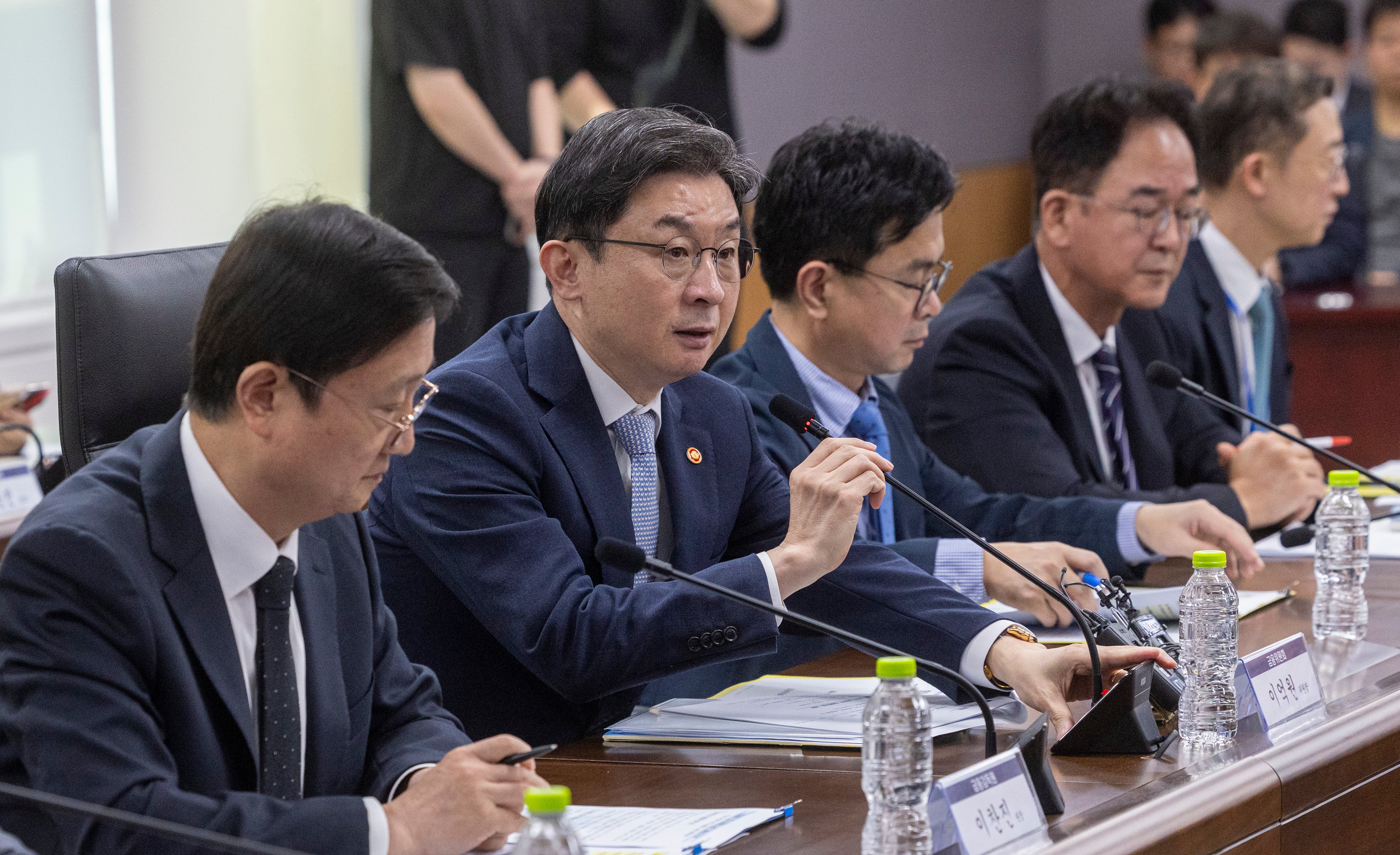 이억원 금융위원장이 4일 오후 서울 종로구 정부서울청사에서 열린 금융권 침해사고 관련 긴급 점검회의에서 모두 발언을 하고 있다. /김지호 기자