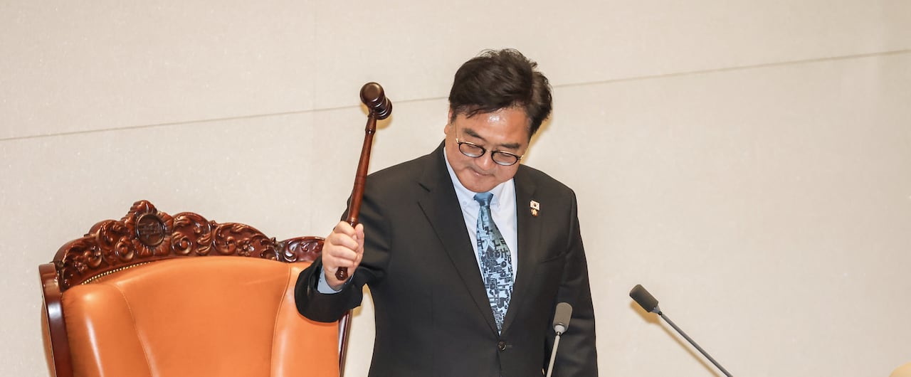 8일 오후 서울 여의도 국회 본회의장에서 열린 제435회 국회(임시회) 제2차 본회의에서 우원식 국회의장이 산회를 선포하고 있다. /박성원 기자
