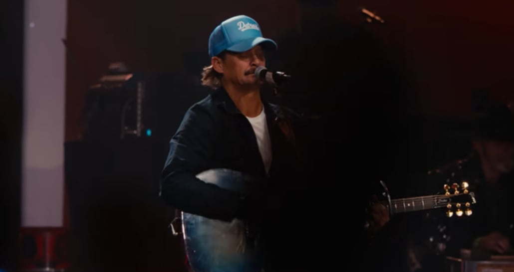 인천탐정사무소 서울탐정사무소 – 배드 버니 수퍼볼 무대 대항 공연 펼친 원조 MAGA 키드 록