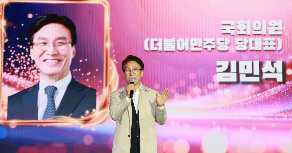 가수 공연 끊고 무대 인사… 김민석 과잉 의전 논란에 여야 공방 확산