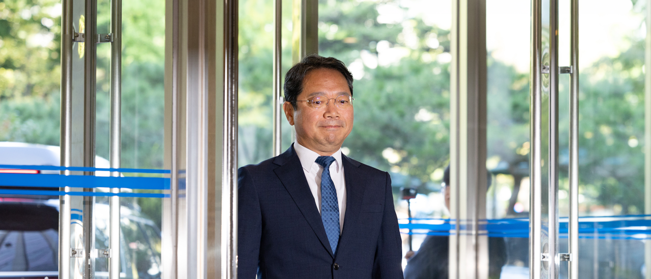 김승원 법무장관 후보자가 3일 오전 서울 종로구 적선현대빌딩에 마련된 인사청문회 준비사무실로 출근하고 있다. /박성원 기자