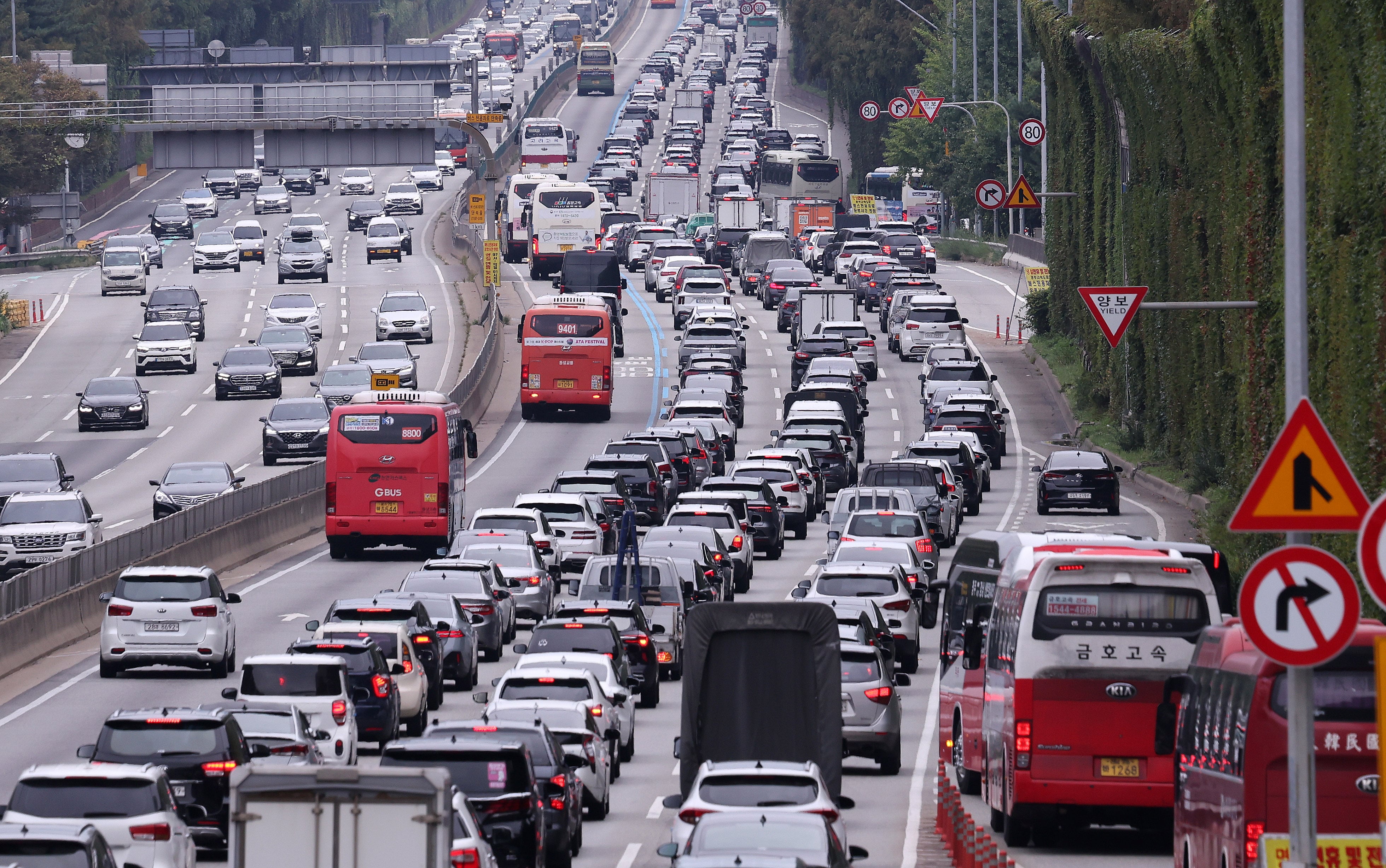 폰테크 달인 추석 이튿날 귀경길 정체…부산→서울 7시간