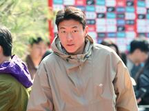 “황의조 영상 2000원에 팝니다” 트위터 글 여럿… 법조계 “구매도 범죄”