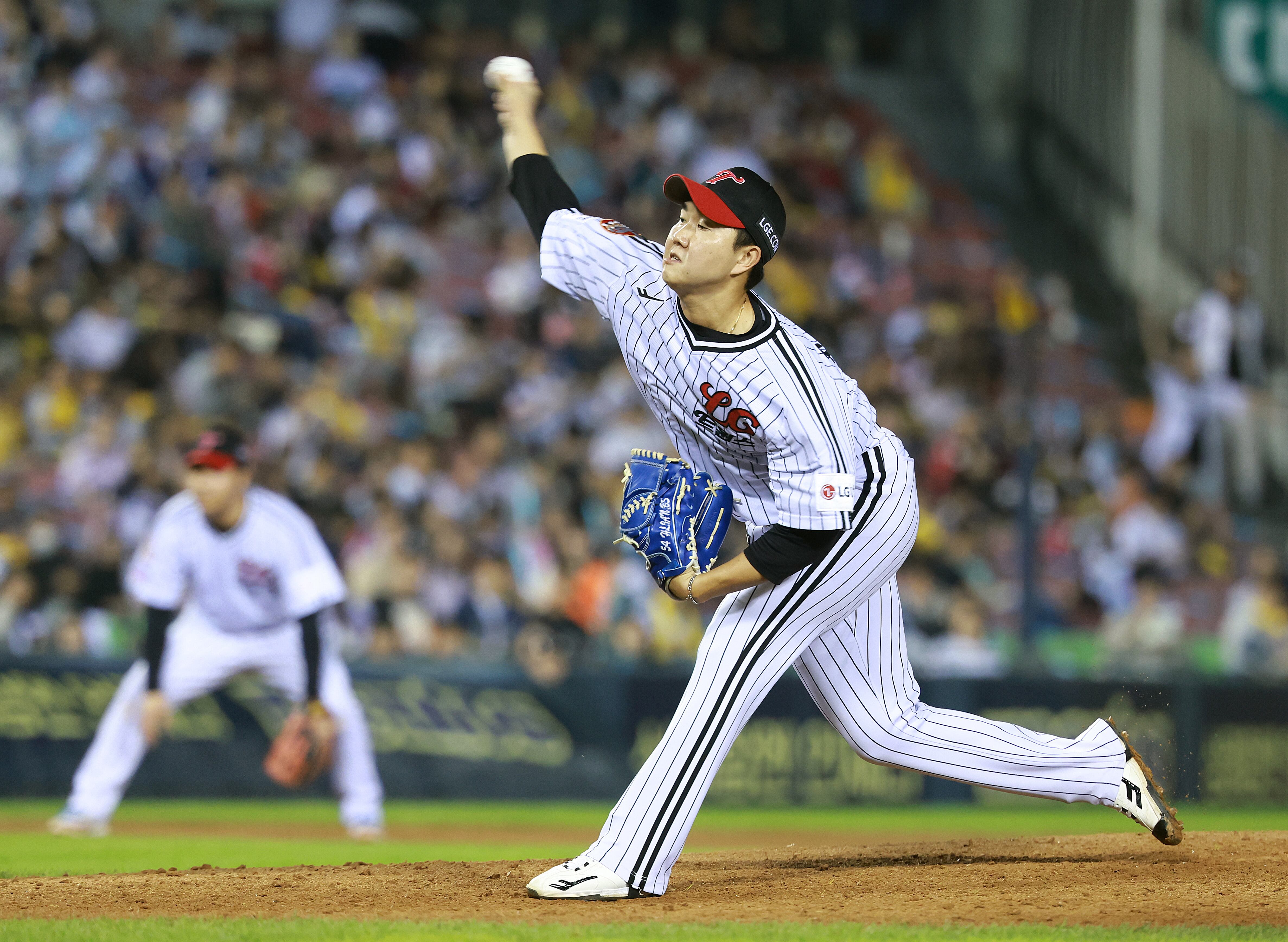 폰테크 달인 LG, NC에 졌지만 정규시즌 우승… 인천발 소식에 잠실이 터졌다