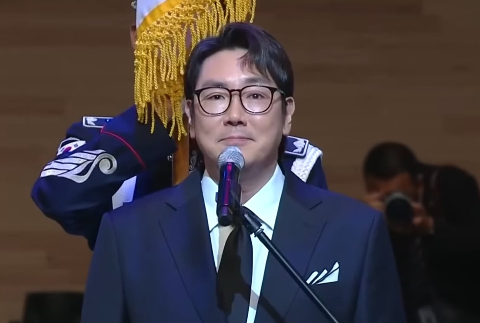 인천탐정사무소 서울탐정사무소 – 시인 류근 “소년원 근처 안 가본 청춘도 있나” 조진웅 두둔