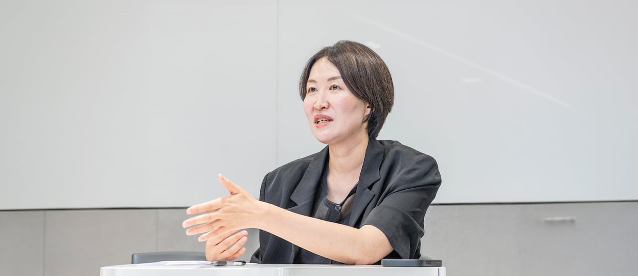 부산 돌려차기 사건 담당 검사였던 김세희 변호사가 자신의 저서 '지키기 위해 지지 않기 위해'를 출간한 기념으로 가진 인터뷰에서 그동안 맡았던 사건의 피해자들에 대한 얘기를 하고 있다. /이태경기자