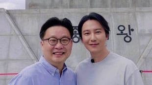 “한글날 100주년”..김남길, 서경덕 교수 손 잡았다..해외 한글학교 지원