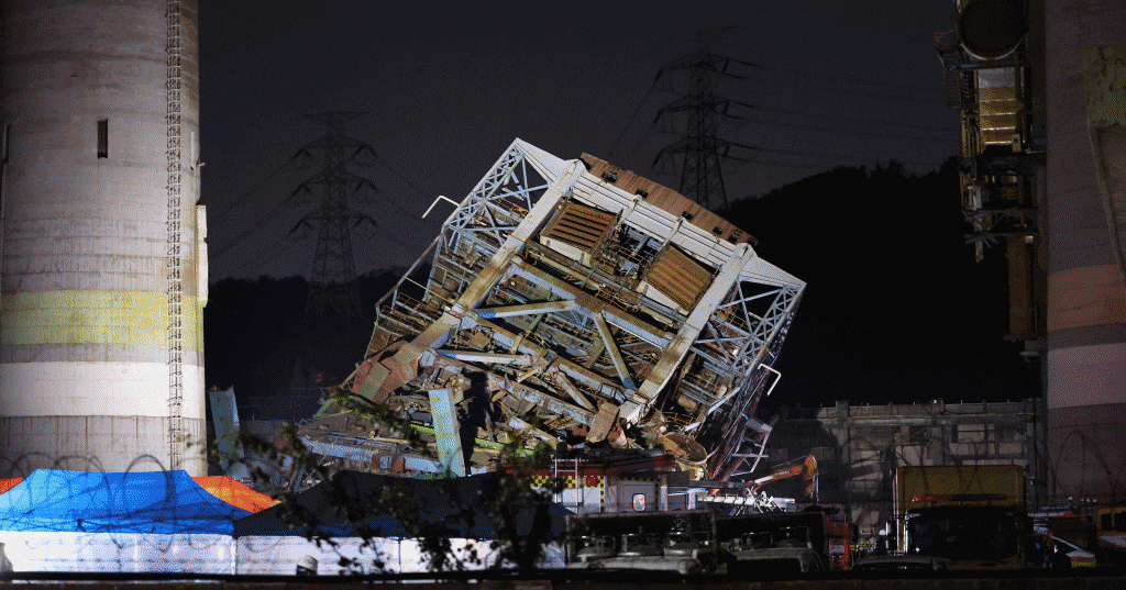 44년 된 타워 철거 중 ‘콰쾅’… “옆 타워도 위험, 구조 더뎌”