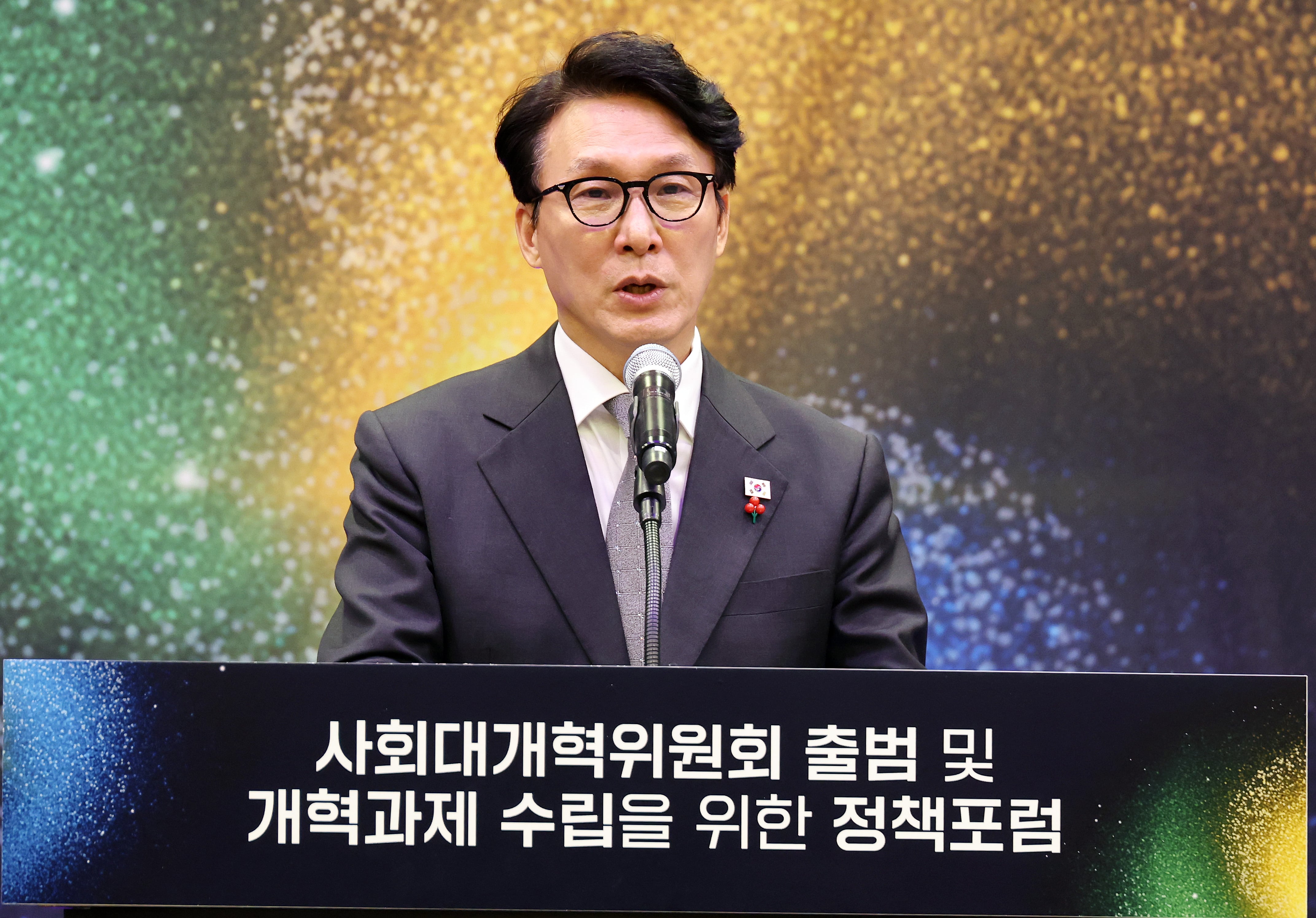 김민석 국무총리가 15일 오후 서울 여의도 국회박물관에서 열린 사회대개혁위원회 출범 및 개혁 과제 수립을 위한 정책 포럼에서 축사를 하고 있다. /연합뉴스