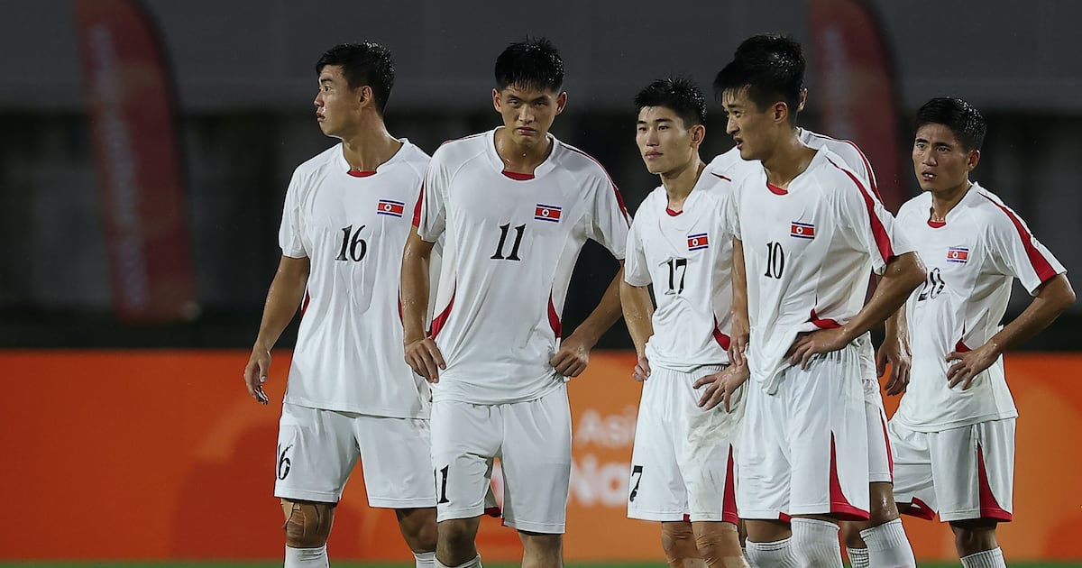 North Korea Suffers Come-From-Behind Loss to China - 조선일보