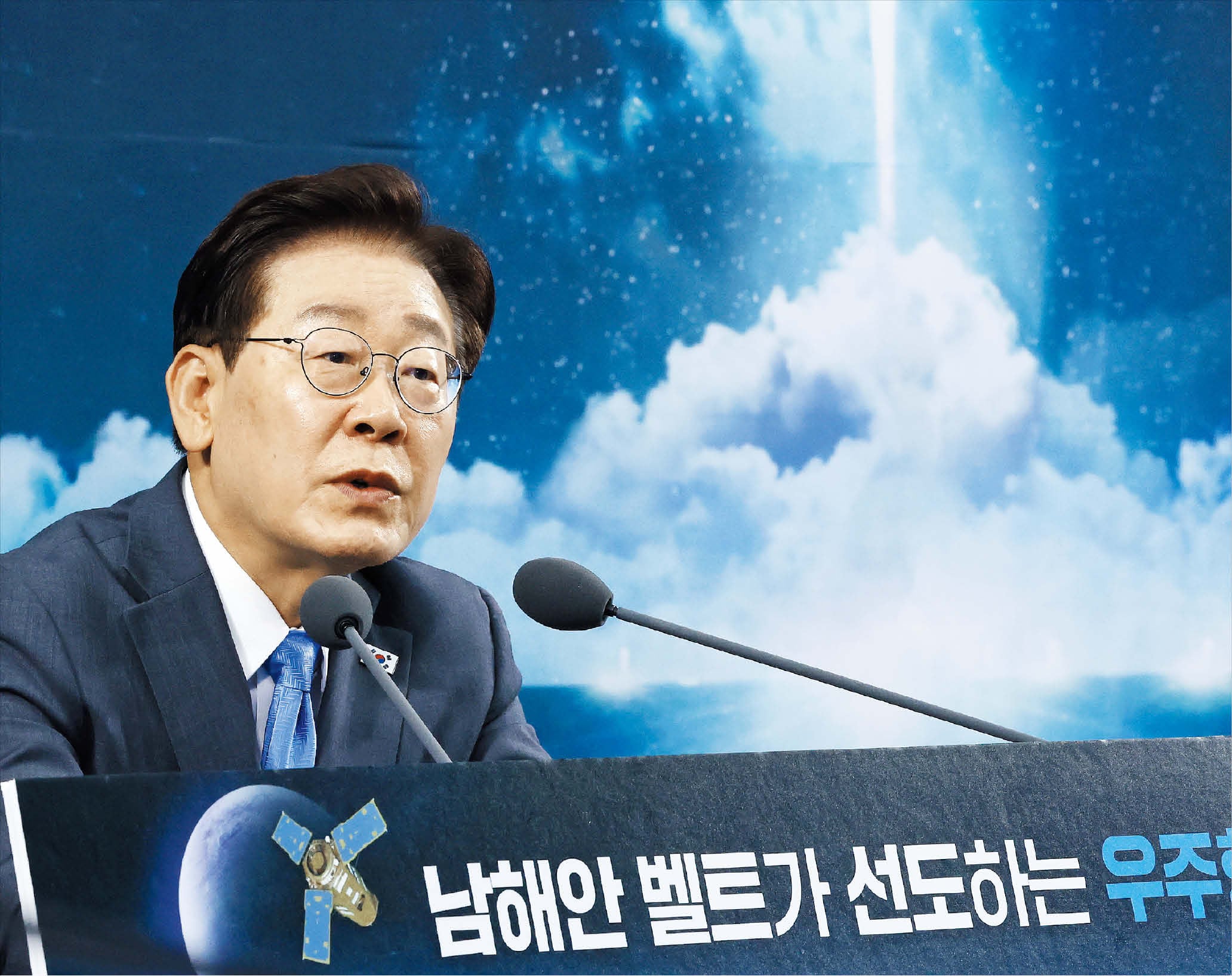 李 “메가 프로젝트, 지지율 수단이었다면 지방선거 전에 했을 것”