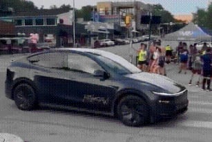 테슬라 무인 자율주행 '로보택시' 운행 영상. /X