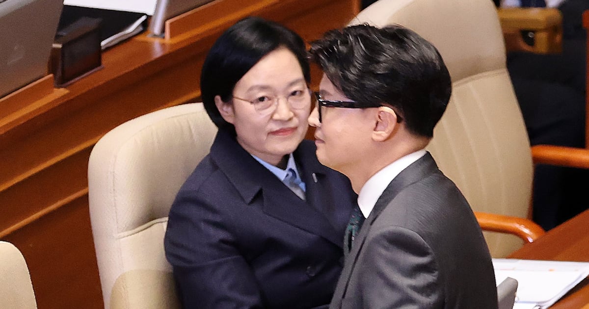 총리실 과장이 기자 척 질문? 총리 직속 기자의 아찔한 위장 질문 논란