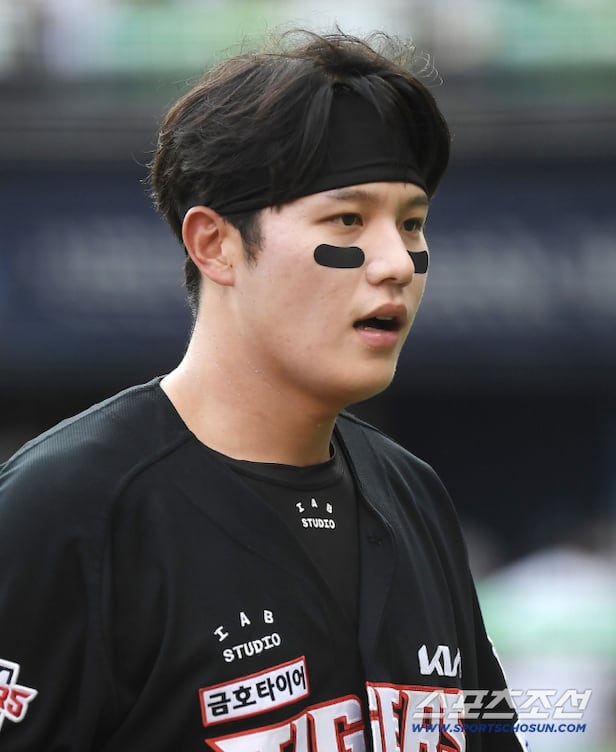 실책 1위' KIA 최고 히트작의 불명예, 왜 단장이 사과했나…“사실 말도 안 되는 것을 시켰다”