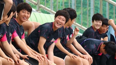 밝은 표정으로 훈련 준비하는 내고향여자축구단