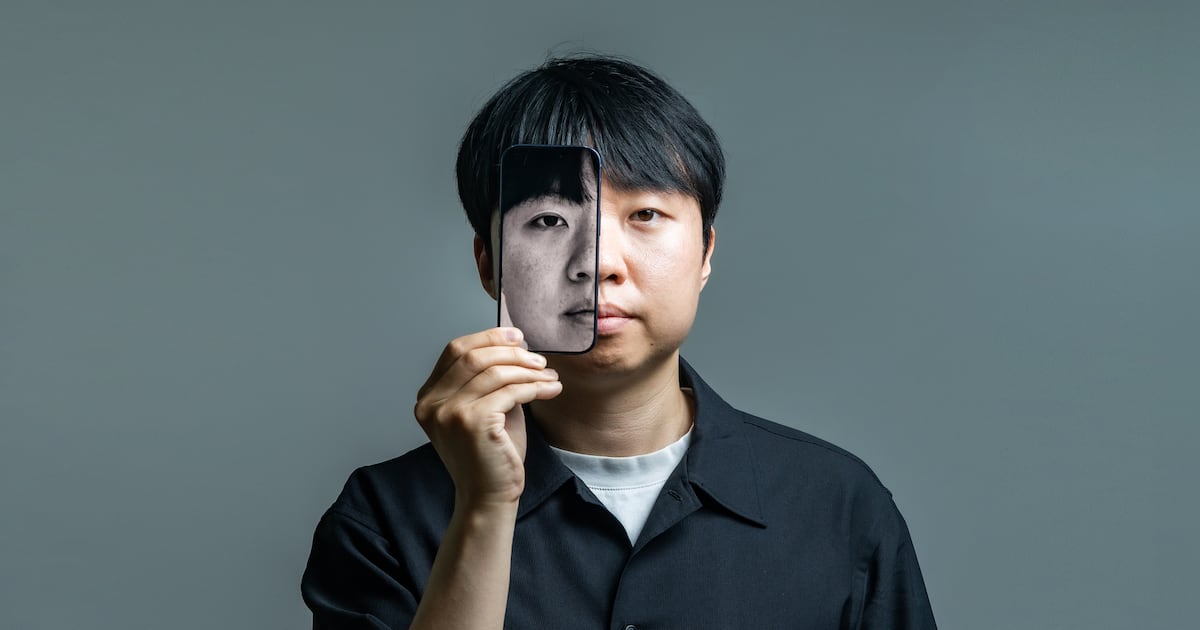 후배들 졸업 사진에 '딥페이크 방어막'... 무상 제공한 서울대 동문 - 뉴스 썸네일 이미지