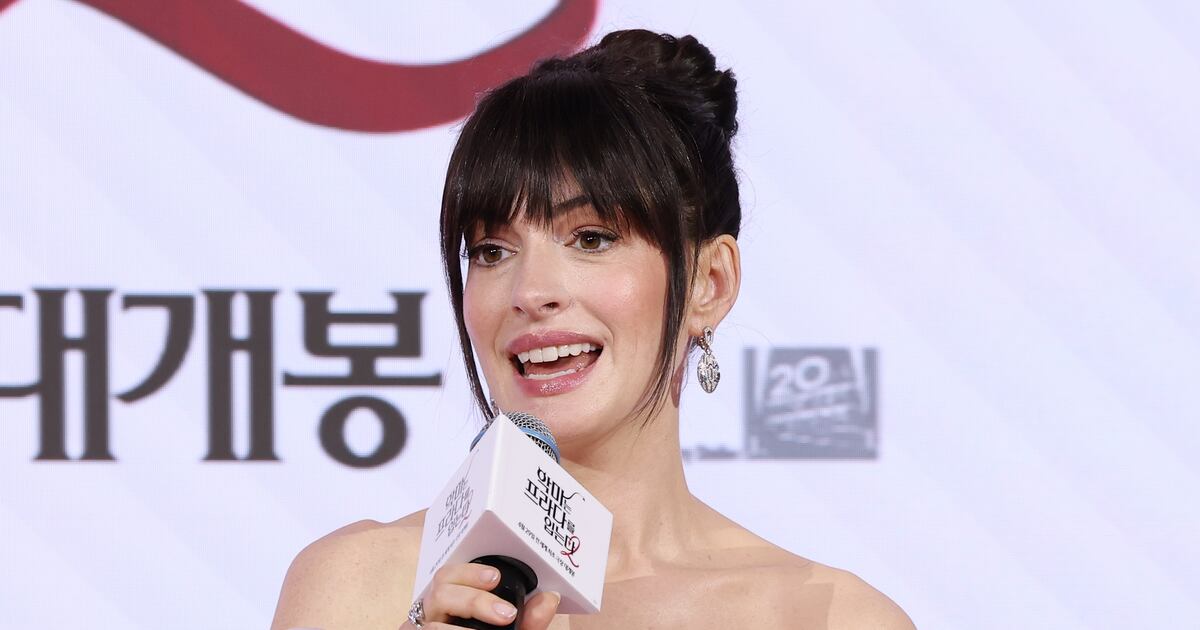 앤 해서웨이의 충격 고백, "10년 동안 백내장으로 실명 상태였다"