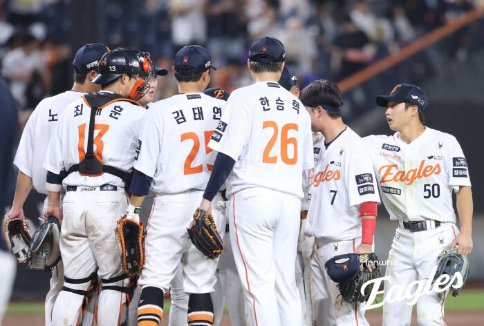 경기 후 세리머니를 한화 이글스 선수단. 사진제공=한화 이글스