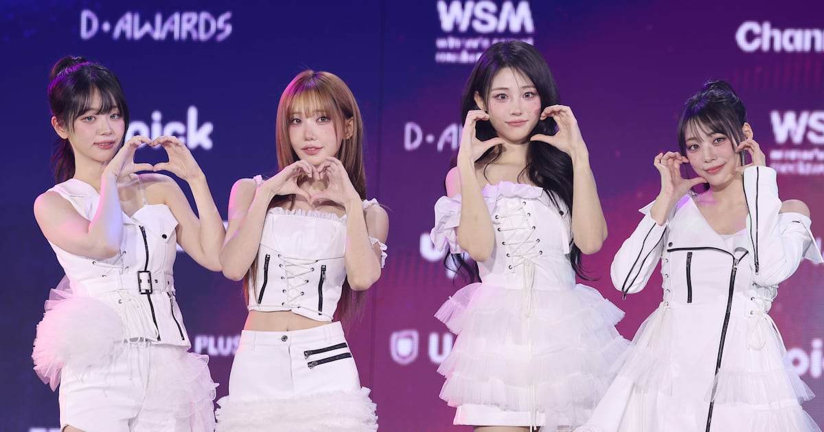 Qwer3 QWER Concludes Debut World Tour with Seoul Encore