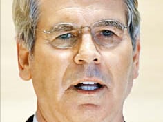 보고서가 맘에 안 들면 집어던지고 욕설… ‘폭군’ 베선트에 재무부 직원들 줄이탈