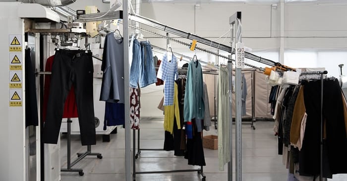 패션 중고 거래 플랫폼, '수수료 0원' 해외결제... '메기 스타트업'... - 뉴스 썸네일 이미지