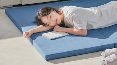 거실에 펴고 자기 딱 좋은 3단 매트리스, 침대에서 잔듯 편안해