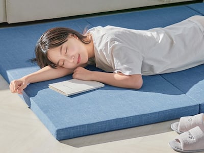 거실에 펴고 자기 딱 좋은 3단 매트리스, 침대에서 잔듯 편안해