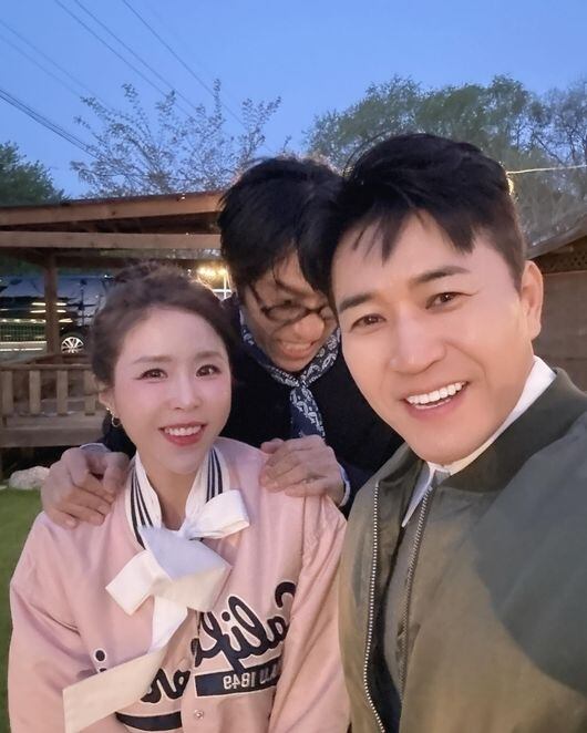 '45세' 김종민, 얼굴 확 핀 새신랑…♥히융 기다리는 집으로
